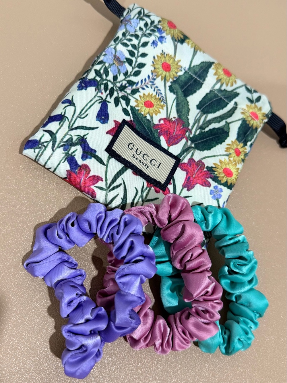 NEW Gucci GWP Beauty Floral Pouch with Purple Green & Pink Scrunchies Gift Set